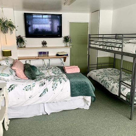 Barrs Court Beds Bed & Breakfast Warmley Екстериор снимка