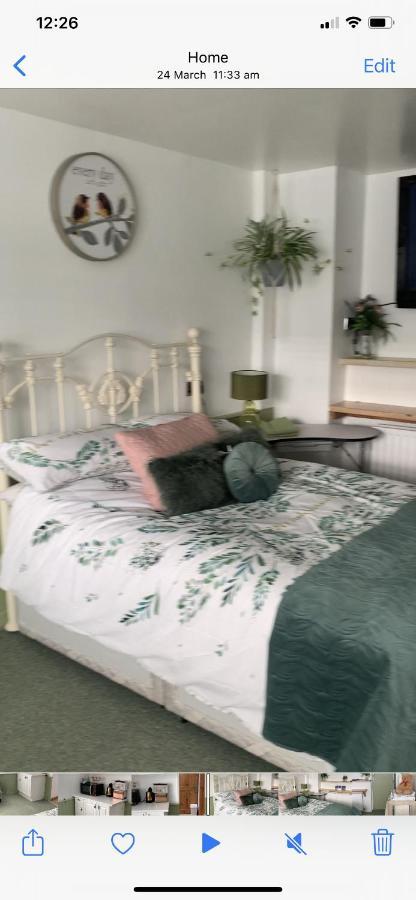 Barrs Court Beds Bed & Breakfast Warmley Екстериор снимка