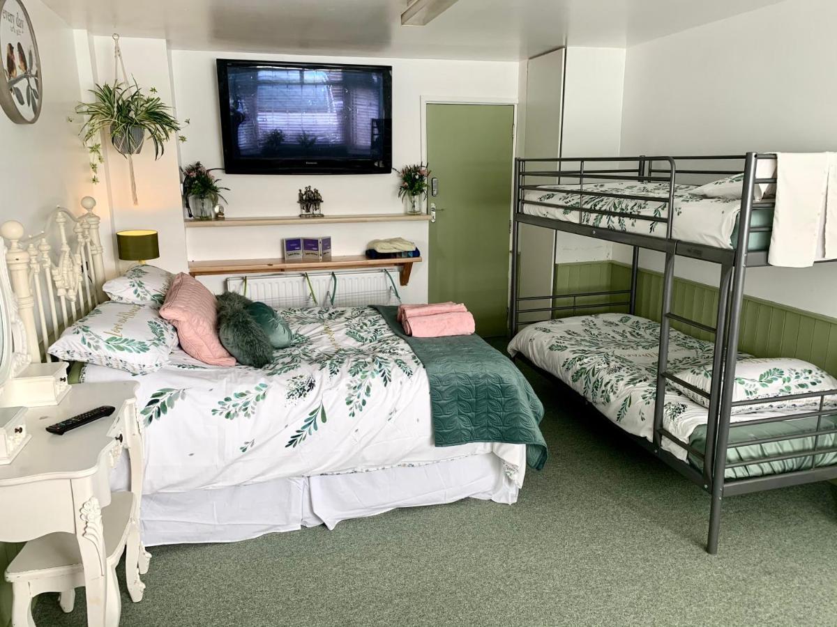 Barrs Court Beds Bed & Breakfast Warmley Екстериор снимка
