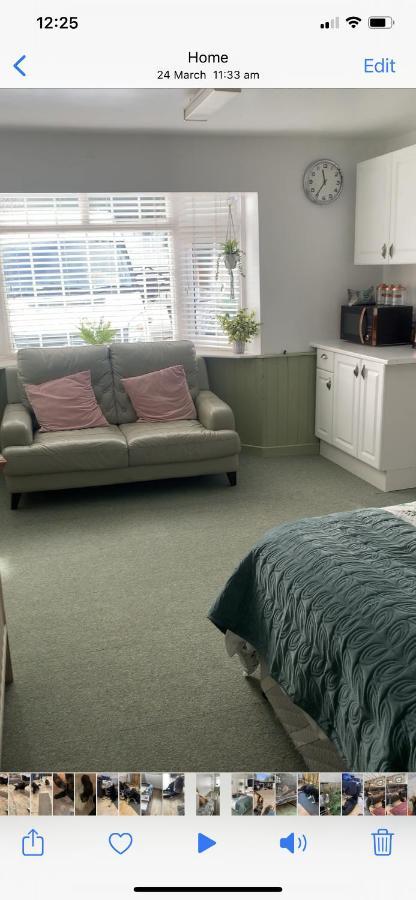 Barrs Court Beds Bed & Breakfast Warmley Екстериор снимка