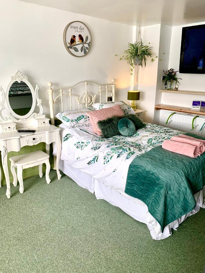 Barrs Court Beds Bed & Breakfast Warmley Екстериор снимка