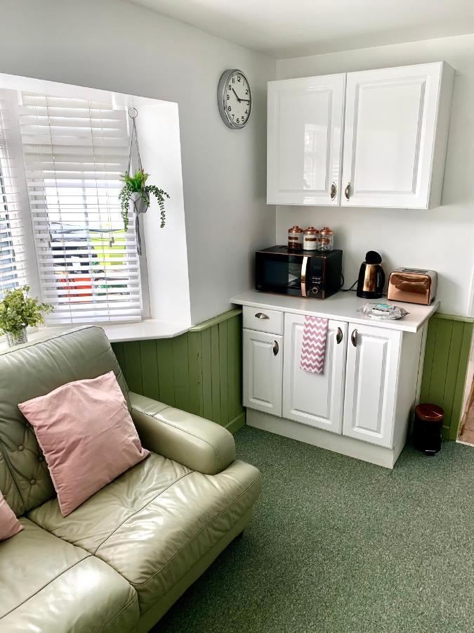 Barrs Court Beds Bed & Breakfast Warmley Екстериор снимка