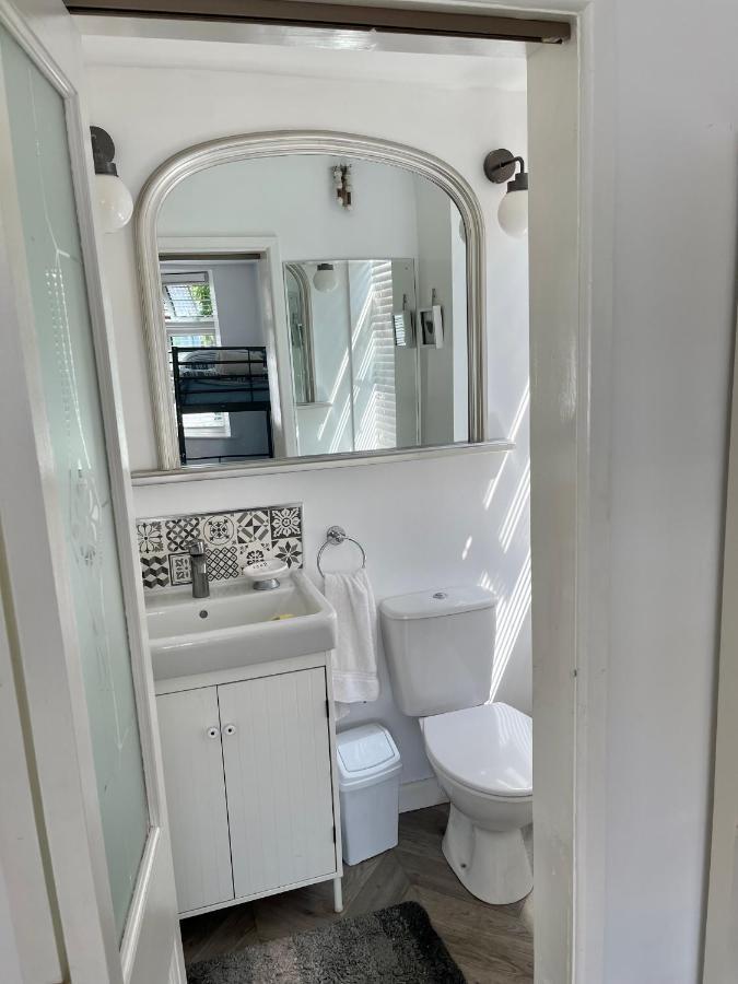 Barrs Court Beds Bed & Breakfast Warmley Екстериор снимка