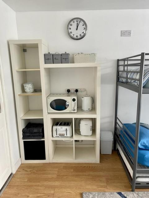 Barrs Court Beds Bed & Breakfast Warmley Екстериор снимка